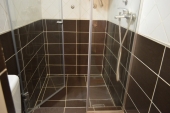 Apartman 3,  staklena kabina za tusiranje